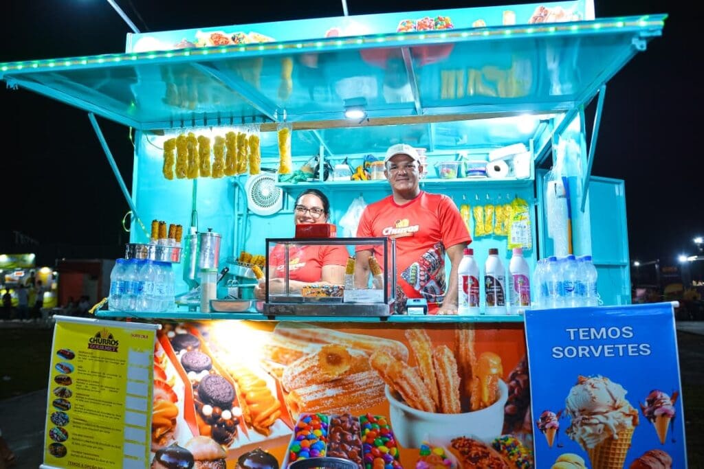 Casal de empreendedores aproveita o movimento durante o Réveillon da Família. Foto: Marcos Santos/Secom