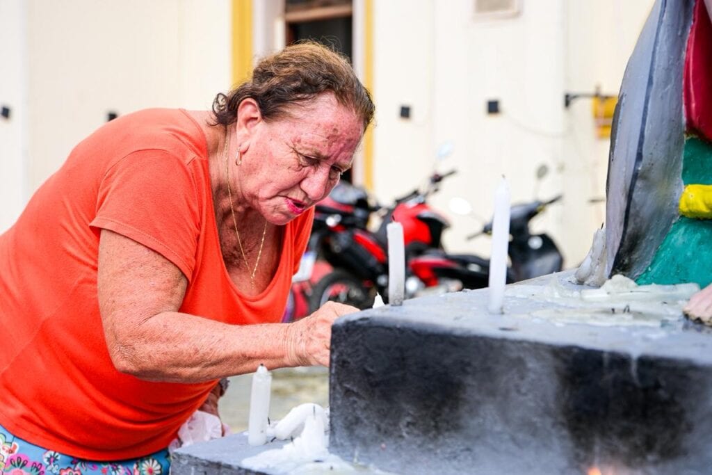 Maria Eva percorreu 187 km para participar da procissão nas ruas de Xapuri. Foto: Clemerson Ribeiro/Secom