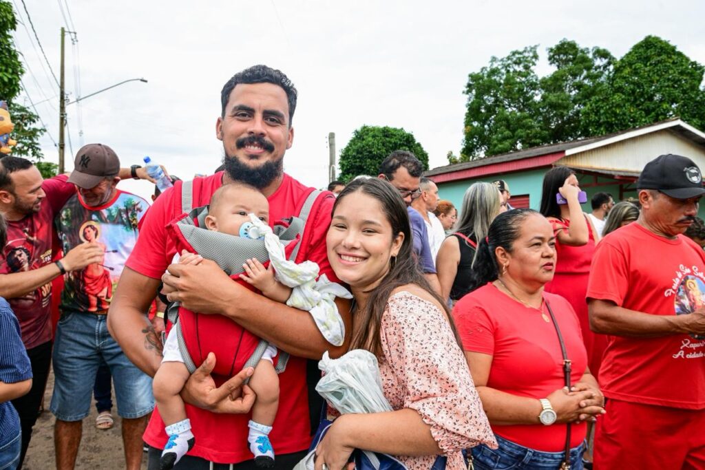 Momento religioso atrai famílias inteiras e pessoas de idades variadas. Foto: Clemerson Ribeiro/Secom