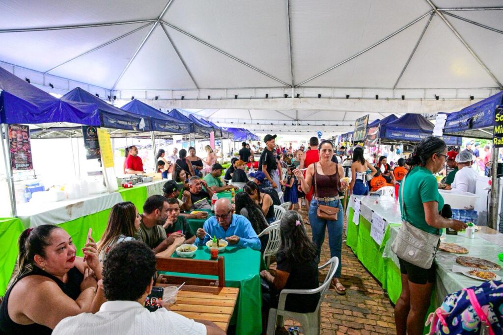Espaço das tendas da Economia Solidária são um grande destaque das festividades, reunindo uma diversidade de alimentos e aquecendo as vendas. Foto: Clemerson Ribeiro/Secom