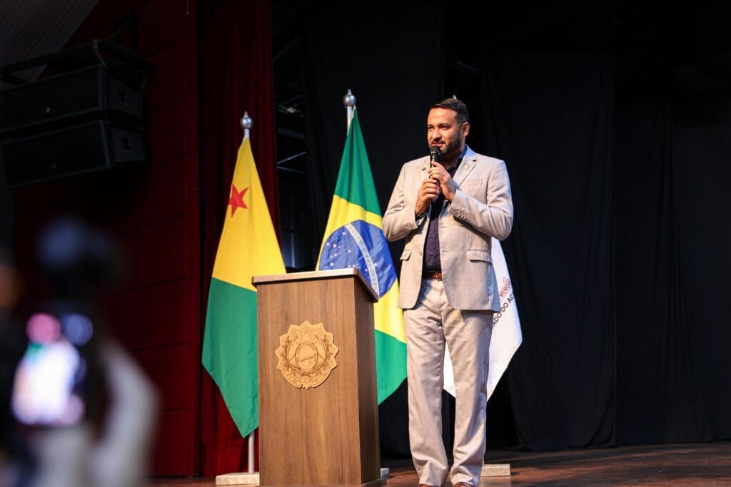 Secretário Aberson Carvalho relembra maior concurso da Educação e maior investimento na pasta. Foto: José Caminha/Secom