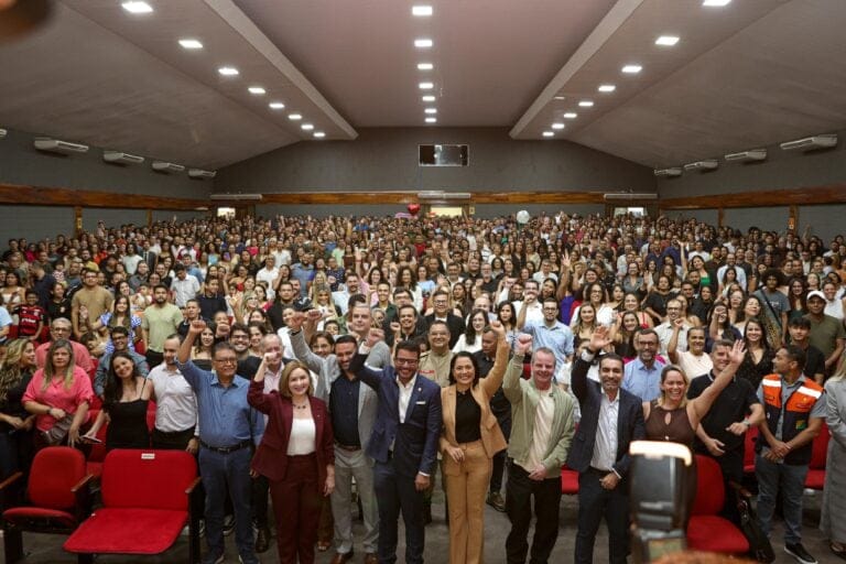 Governo investe mais de R$ 221,8 milhões e empossa 713 novos professores, marcando recorde na educação