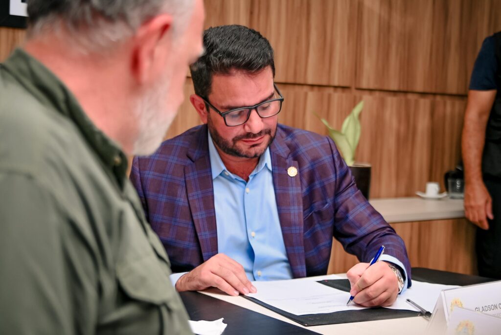Governador assinou documento de chamamento, que foi publicado em edição extra do DOE. Foto: Ingrid Kelly/Secom