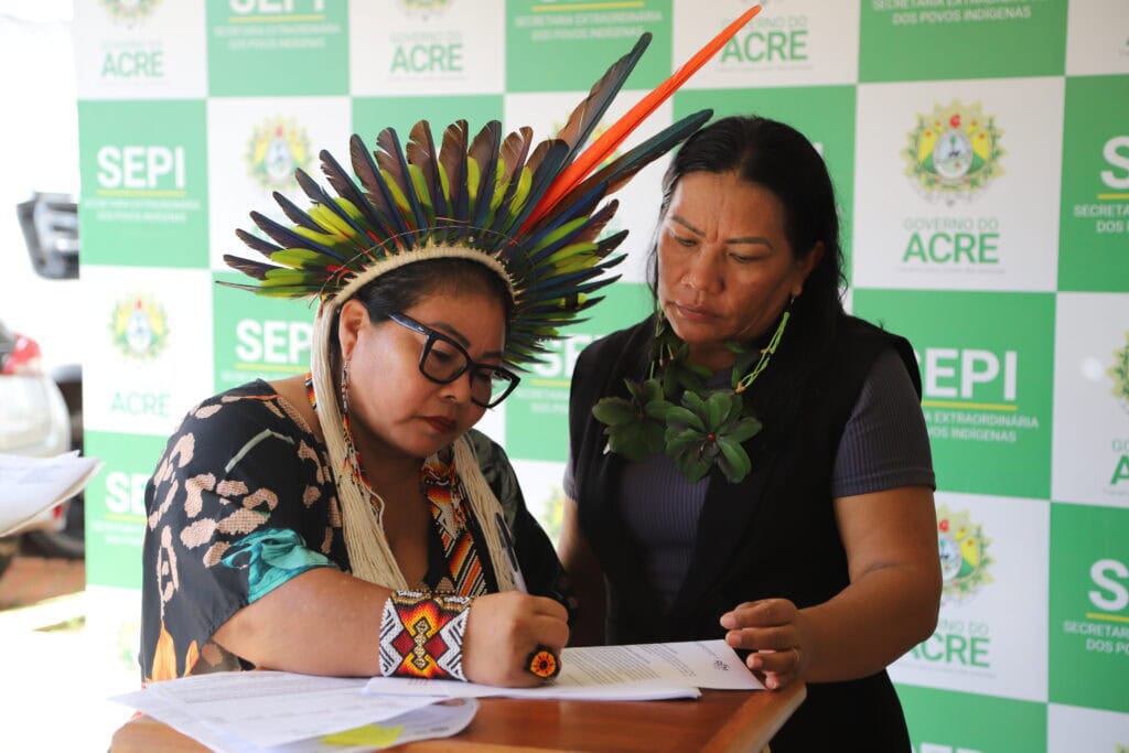 Assinatura dos termos de fomento é a afirmação da parceria entre o governo e as comunidades. Foto: Arinelson Morais/REM