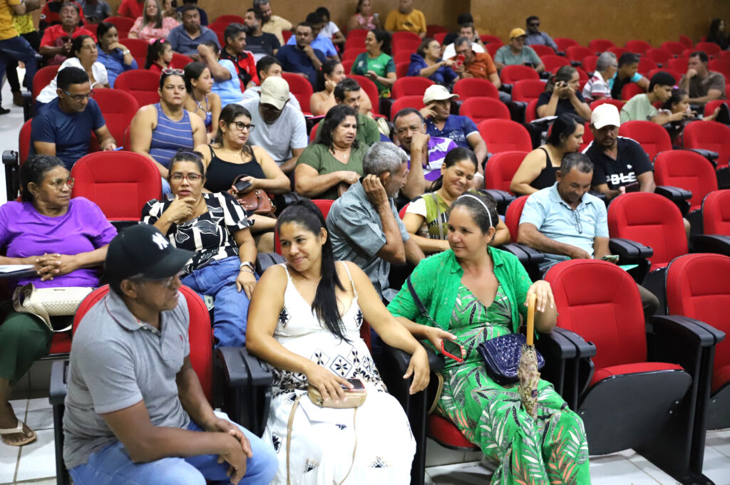 Mais de 50 agricultores participaram da abertura dos envelopes. Foto: Mardilson Gomes/SEE