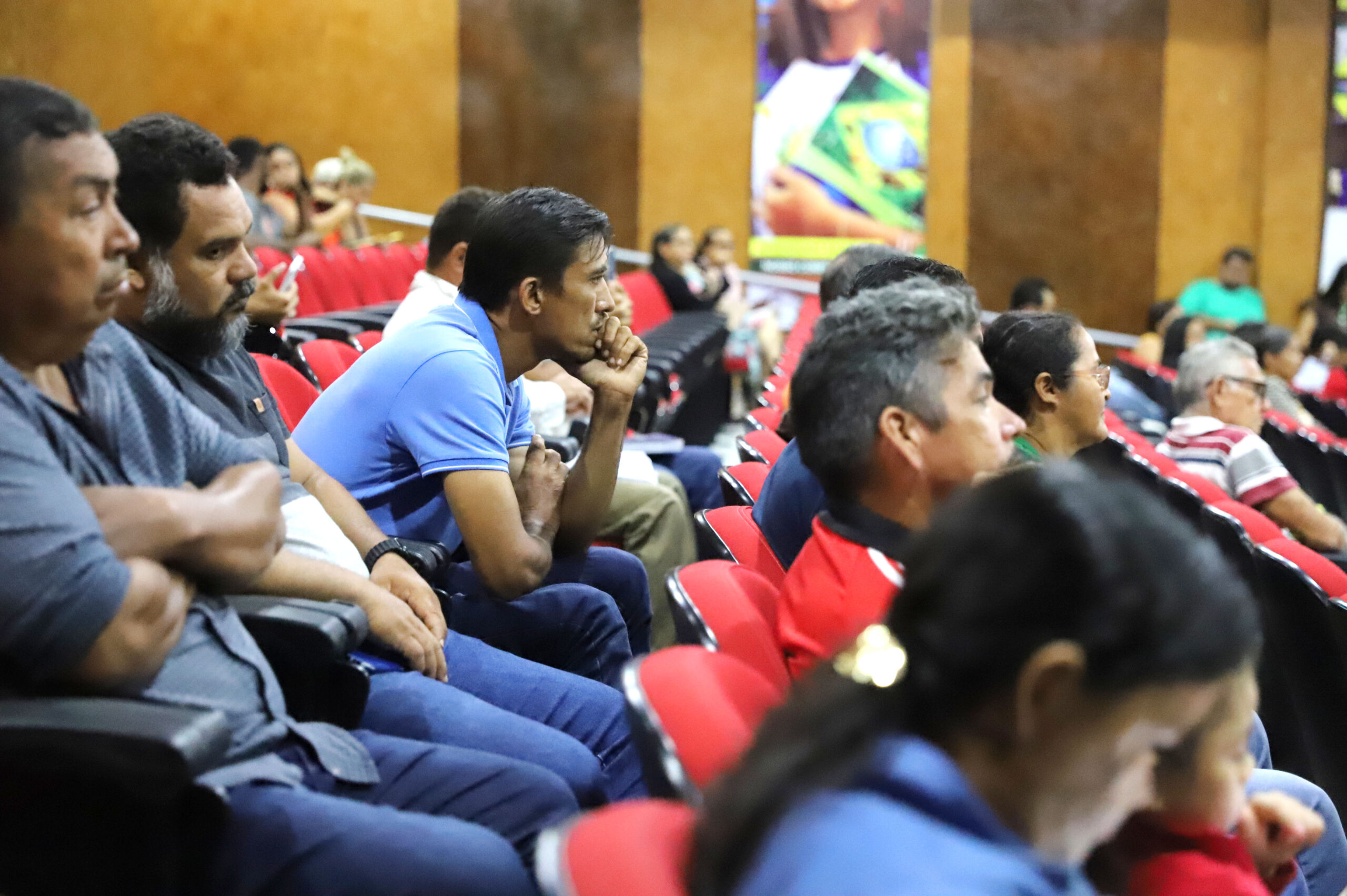 Produtores rurais participam de chamada pública para abastecer escolas do Acre