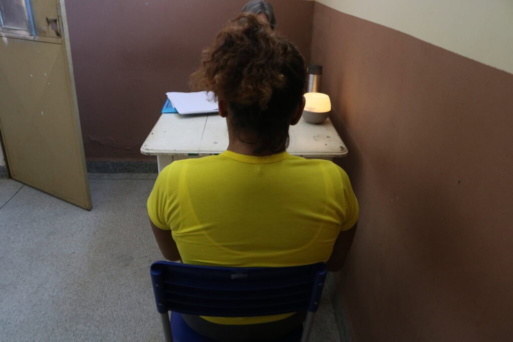 Detenta em atendimento psicológico durante o Janeiro Branco. Foto: José Lucas Gaia/Iapen