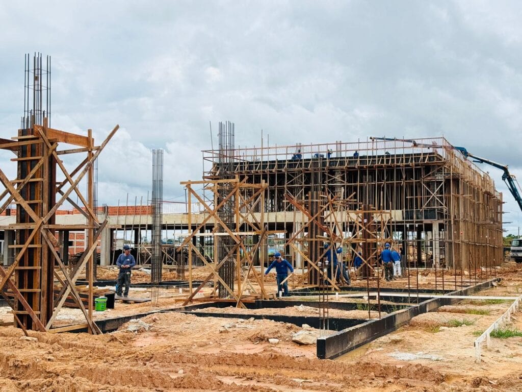 Seop avança nos serviços estruturais dos prédios e setores anexos da futura maternidade. Foto: Luis Oliveira/Seop