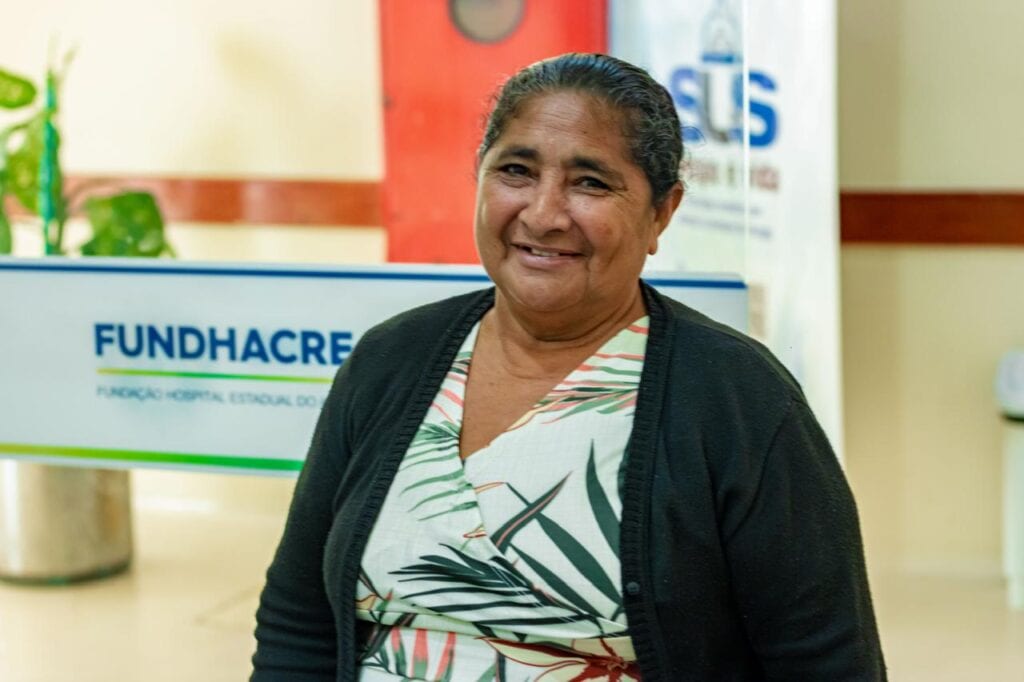 Dona Osanira chegou cedo e foi uma das primeiras a realizar o procedimento, Foto: Gleisson Luz/Fundhacre