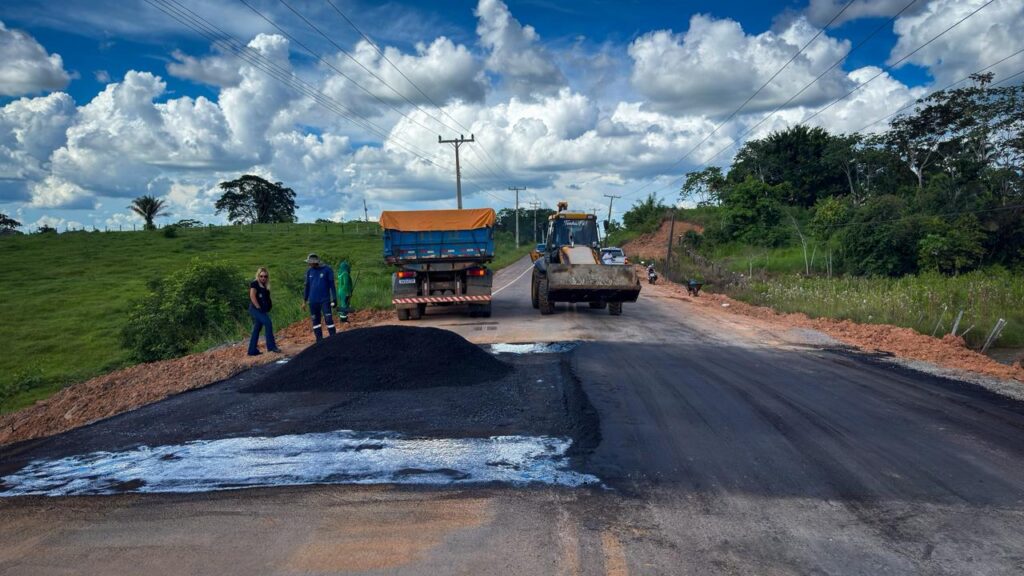 Recuperação do pavimento asfáltico foi efetuada no km 22 da rodovia AC-10, em Porto Acre. Foto: Thauã Conde/Deracre