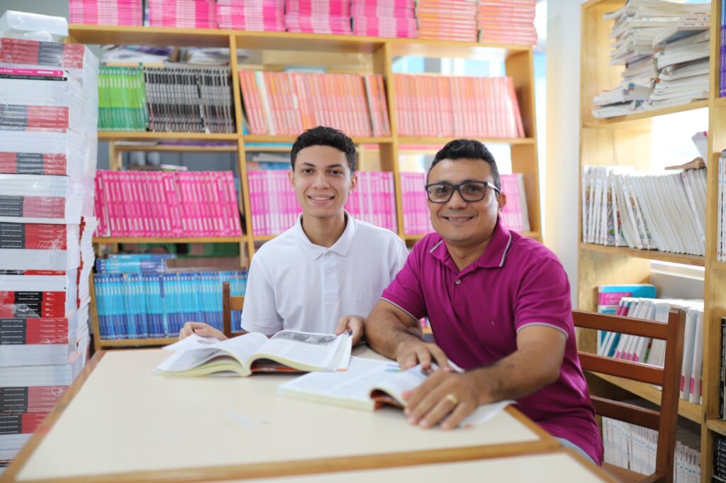 Pai de Allesson, destaca o apoio da família e a confiança na escola pública. Foto: Mardilson Gomes/SEE