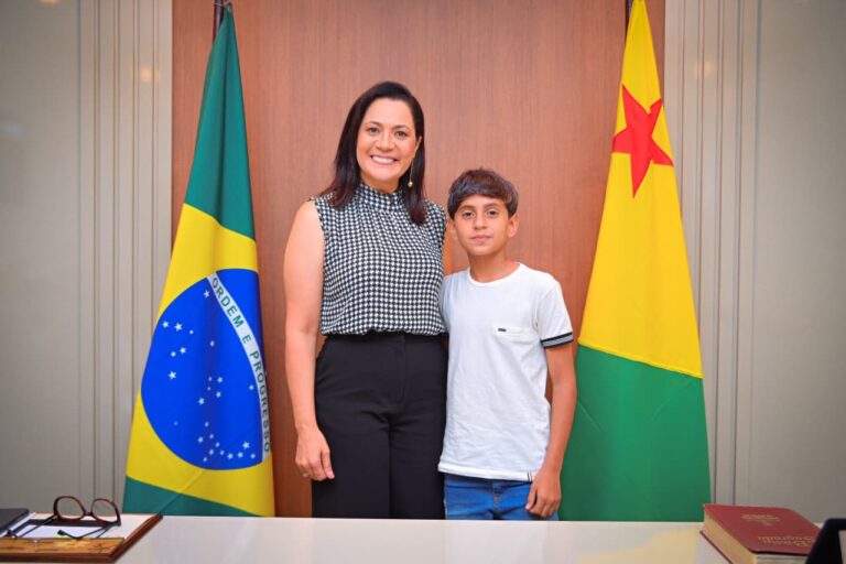 Vice-governadora Mailza recebe atleta acreano selecionado para jogar no time de Chapecó