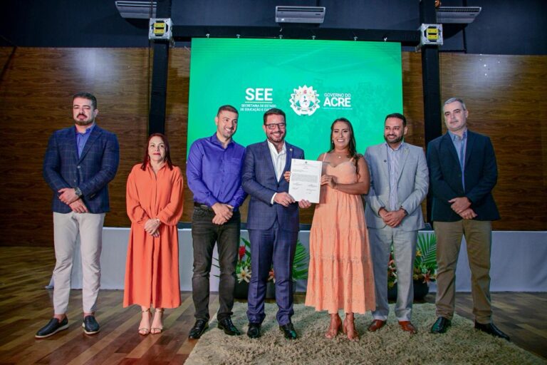 Governo do Acre reforça quadro da Educação com posse de novos professores e servidores administrativos