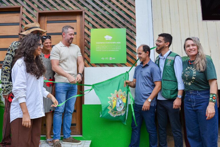 Governo do Acre entrega reformas de cozinhas nas pousadas da Comunidade do Croa