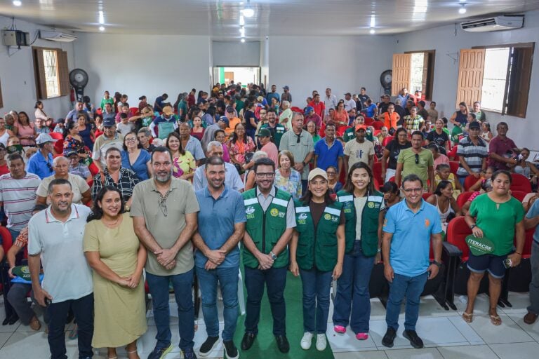 Governo do Acre entrega 382 títulos definitivos e amplia alcance da regularização fundiária em Cruzeiro do Sul