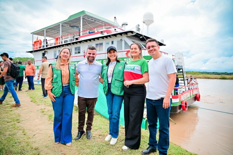 Vice-governadora Mailza reforça compromisso com a saúde em entrega de UBS fluvial em Tarauacá