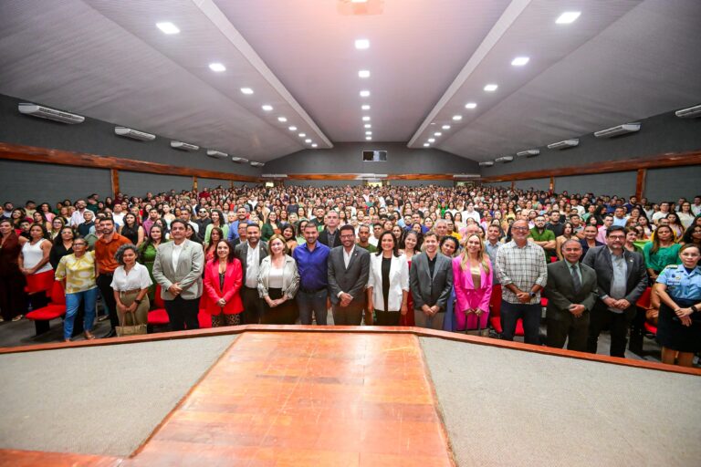 ‘Cuidar das pessoas é a marca da nossa gestão’, diz governador Gladson Camelí ao empossar mais de 730 profissionais da Educação Especial