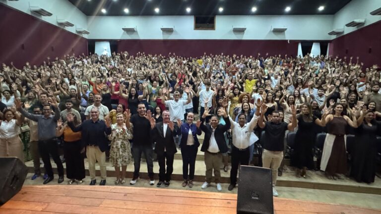 ‘Para mim é mais do que um concurso, é a realização de um sonho’, diz professora após ser empossada em Cruzeiro do Sul