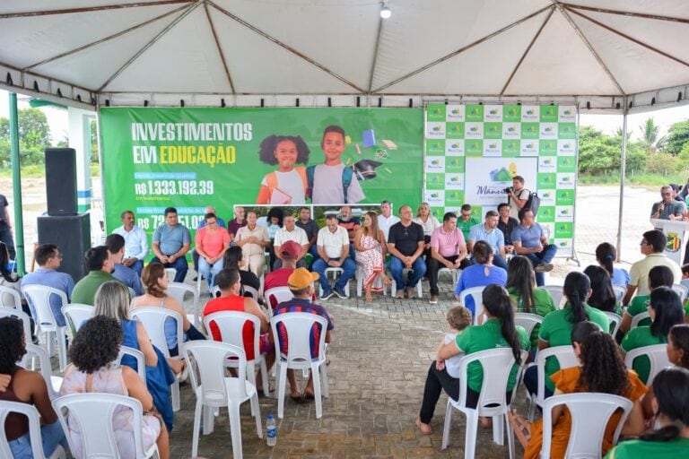 Em Mâncio Lima, governo assina ordem de serviço para reconstrução de duas escolas e termo de convênio para transporte escolar