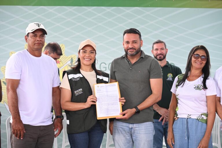 Em Assis Brasil, governo entrega kits escolares a mais de 3 mil alunos e assina ordens de serviço para melhorias em escolas urbanas e rurais