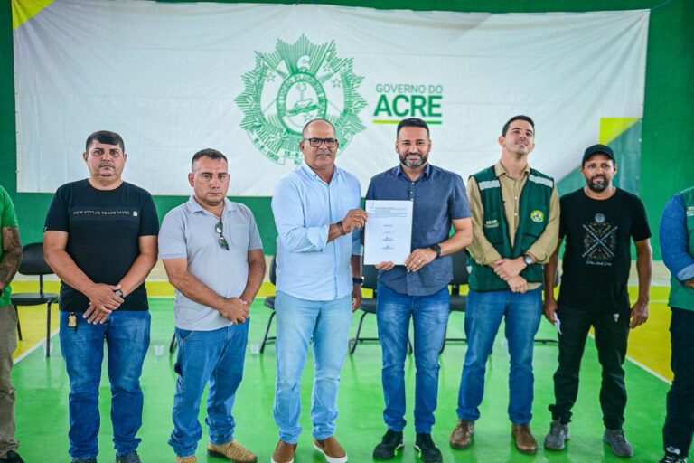 Governo do Acre entrega ginásio, kits escolares e anuncia investimentos que ultrapassam R$ 3 milhões na Educação de Santa Rosa