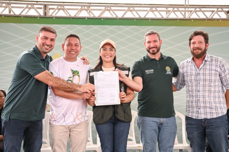 Vice-governadora Mailza anuncia mais de R$ 11 milhões em investimentos para Assis Brasil e assina ordem de serviço para construção de 25 casas populares