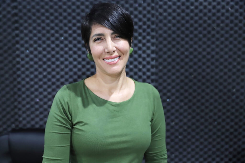 Coordenadora do Centro de Estudo de Línguas, Simone Torres, ressaltou a importância da aula inaugural para acolher e orientar os estudantes. Foto: Mardilson Gomes/SEE