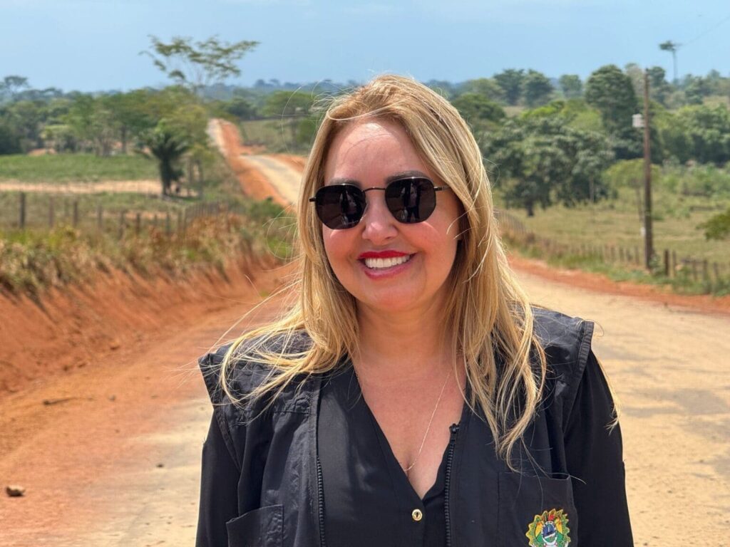 Presidente do Deracre, Sula Ximenes, destaca o rigor nos serviços realizados na segunda etapa da AC-405. Foto: Luy Andriel/ Deracre