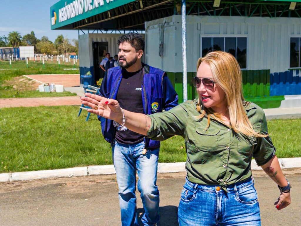 “Quando olhamos para a quantidade voos, percebemos o quanto essas pistas são essenciais para o Acre”, destaca a presidente do Deracre. Foto: Ascom/Deracre