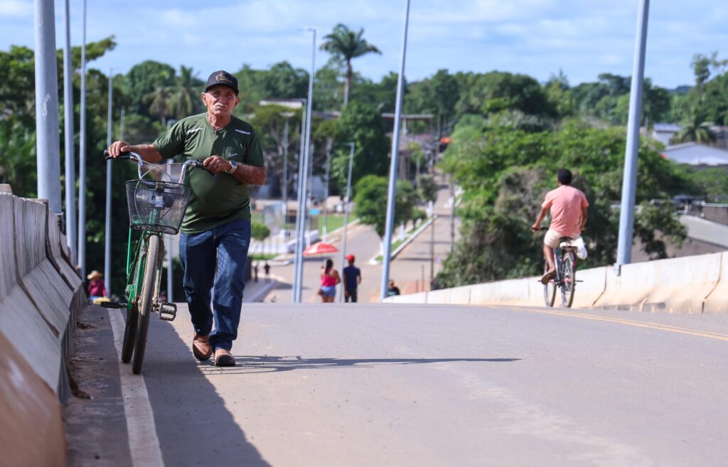 Ponte mudou rotina de Xapuri e de quem precisava fazer a travessia diariamente. Foto: Pedro Devani/Secom
