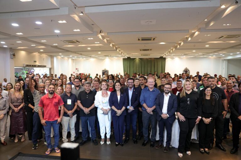 Governador e vice participaram do encerramento do 2º Encontro de Vereadores do Acre