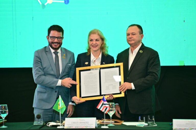 Coordenadora da ONU no Brasil recebe homenagem no encerramento do Fórum de Governadores da Amazônia Legal