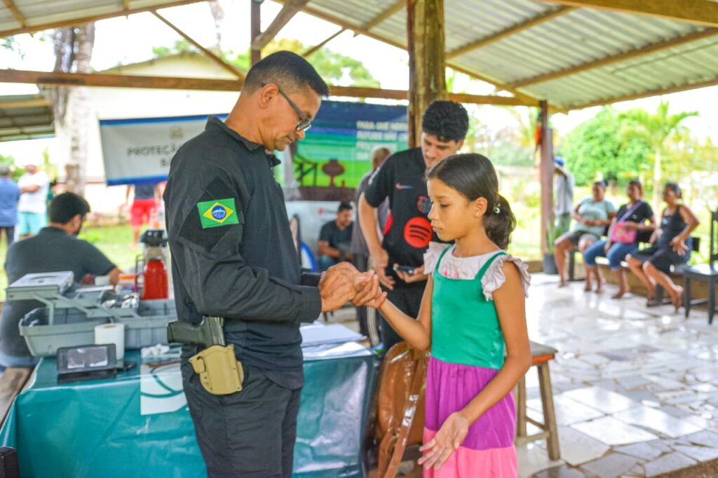 Polícia Civil do Acre (PCAC) participou da ação por meio do Núcleo do Instituto de Identificação em Cruzeiro do Sul, promovendo cidadania com a emissão da Carteira de Identidade Nacional (CIN) para os moradores da localidade. Foto: Marcos Santos/Secom