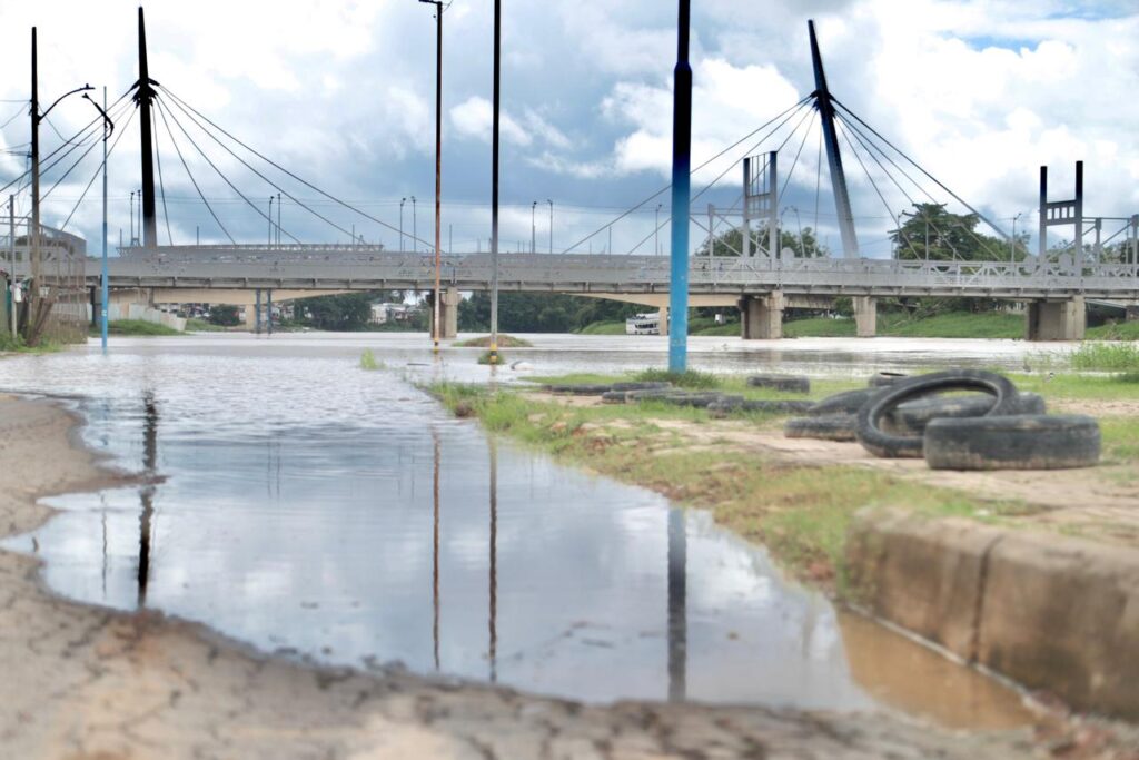 Na capital, Rio Branco, o Rio Acre alcançou 13,60m. Foto: Alice Leão