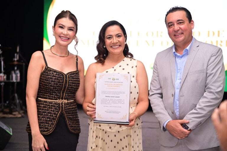 Vice-governadora é homenageada em solenidade de Mérito em Ouvidoria promovida pela Controladoria-Geral do Estado