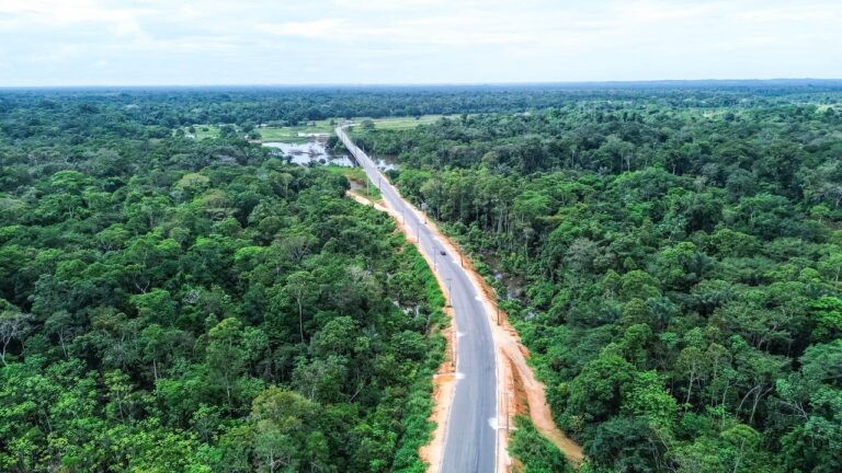 AC-405 é restaurada e fortalece mobilidade, economia e qualidade de vida no Vale do Juruá