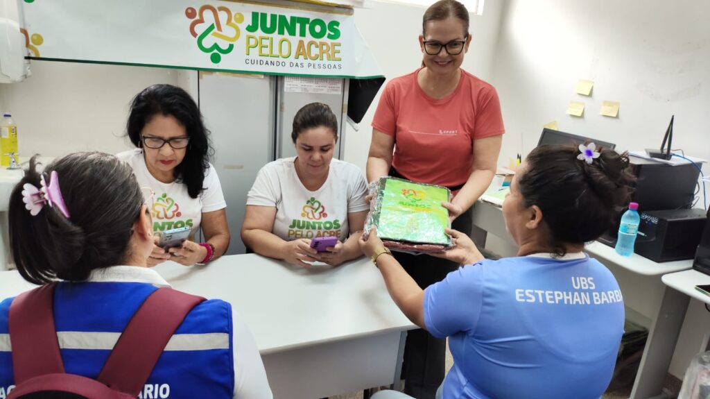 Carem Carvalho: “Ver um sorriso no rosto delas ao serem atendidas, nos alegra e nos motiva a seguirmos nesse caminho”. Foto: cedida