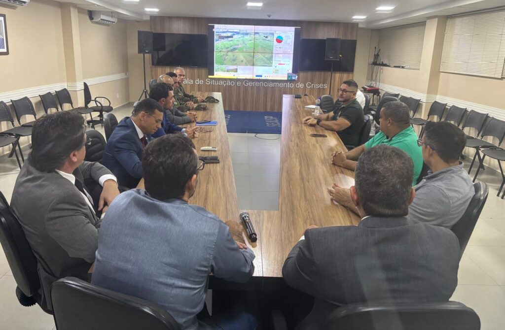 A comitiva acompanhou a demonstração prática do veículo aéreo não tripulado (Vant). Foto: cedida