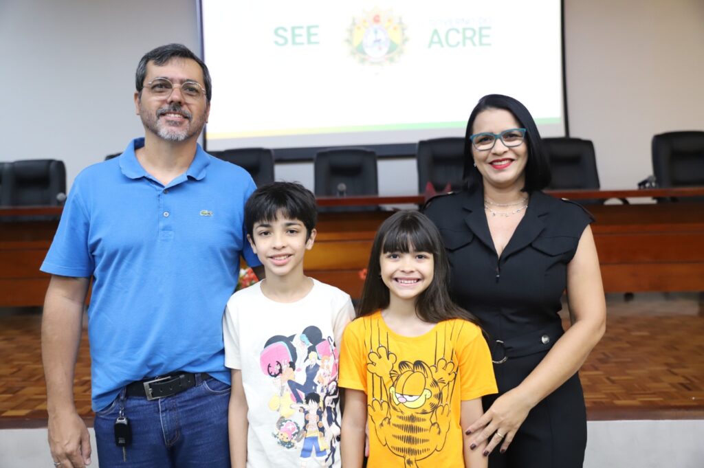 Janete Gomes assinou o segundo contrato na educação. Foto: Mardilson Gomes/SEE