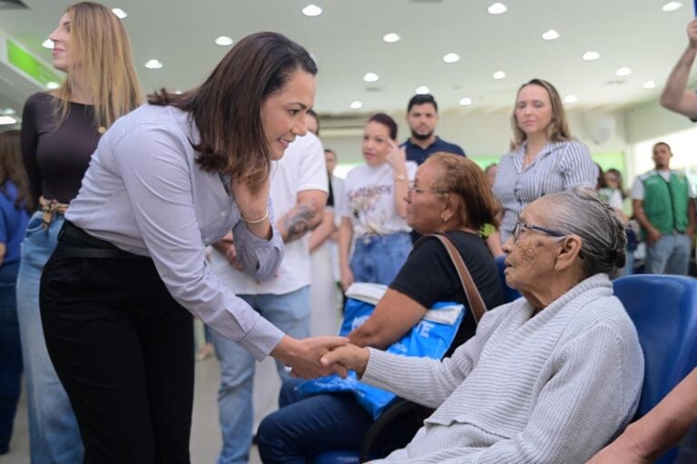 Governadora Mailza acompanha mutirão na Fundhacre e reforça compromisso com saúde humanizada no estado