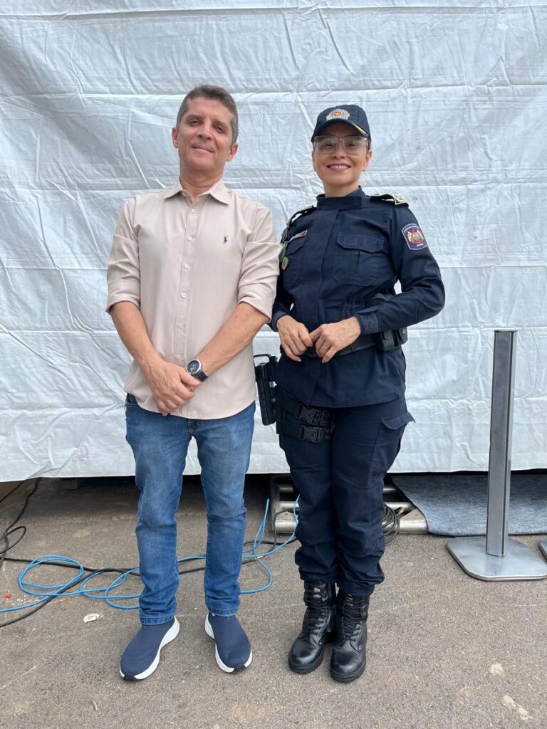 Presidente da Ageac, Luís Almir Brandão, e a comandante-geral da Polícia Militar do Acre, coronel Marta Renata Freitas, em agenda institucional voltada ao fortalecimento da segurança pública. Foto: cedida