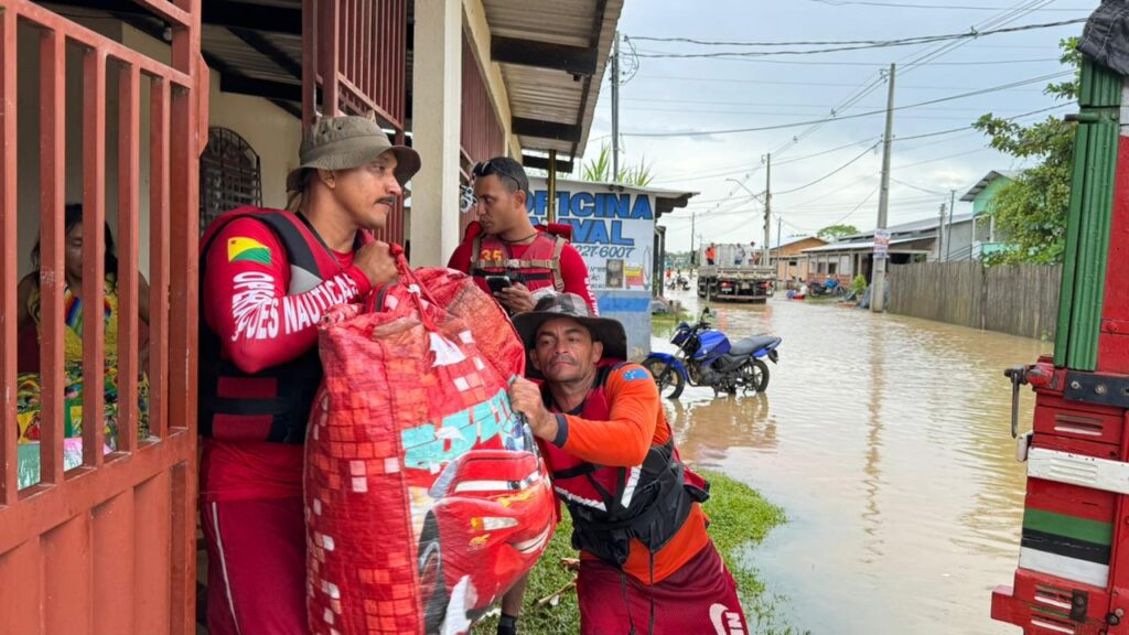 Moradores recebem apoio durante operação integrada do governo do Estado e forças de segurança. Foto: cedida