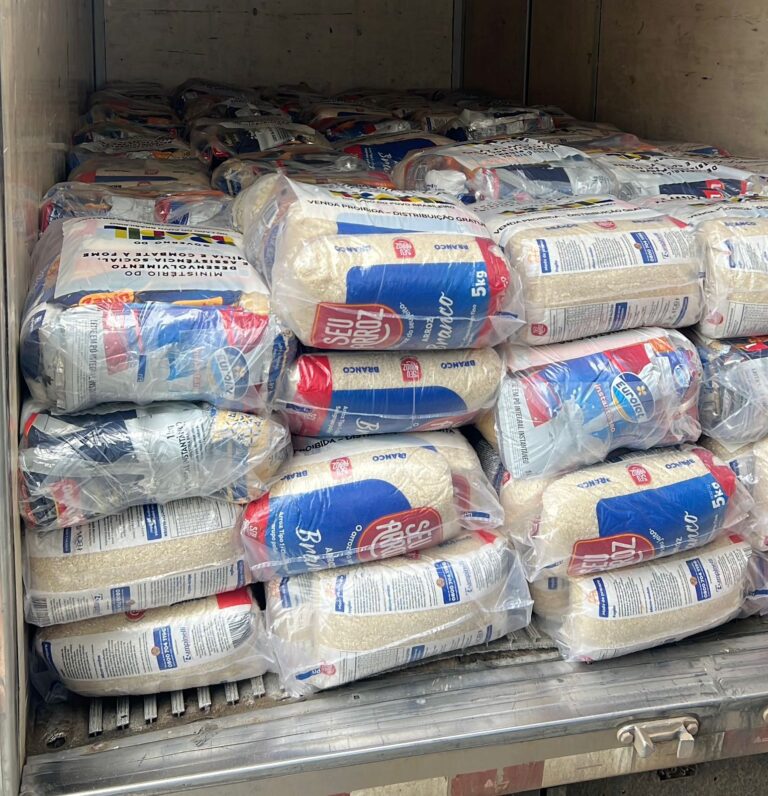 Governo envia cestas básicas e colchões para famílias atingidas pela cheia em Cruzeiro do Sul