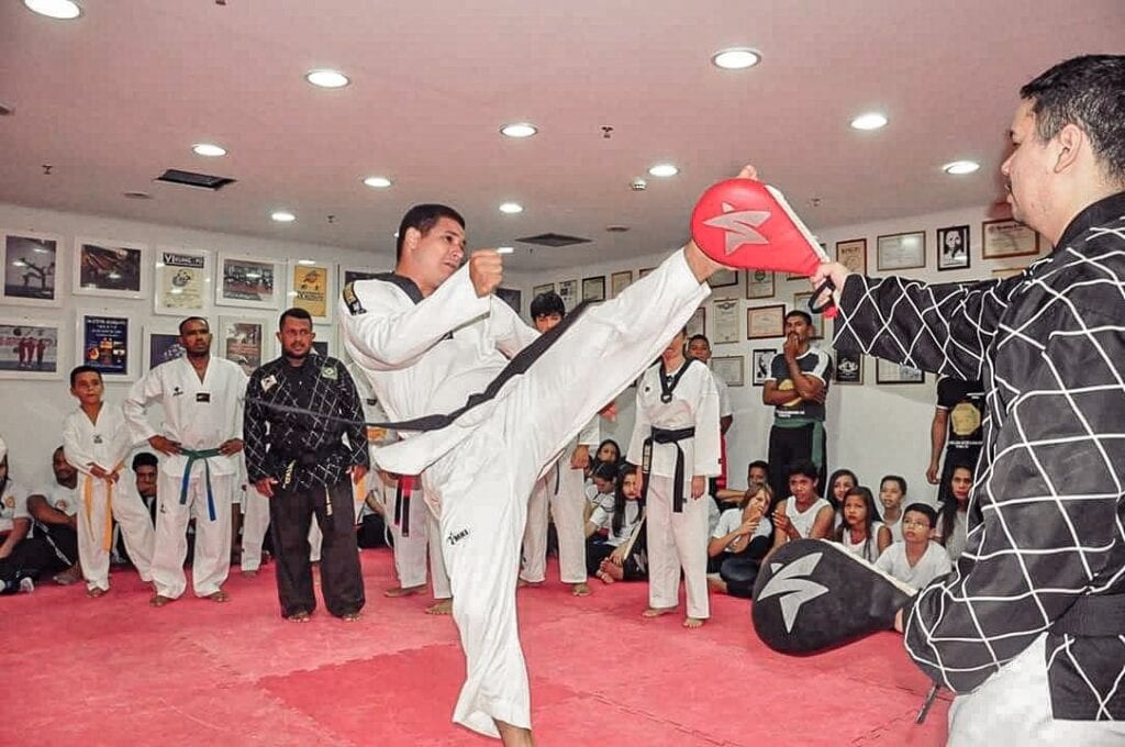 Além de mestre, Clemerson se tornou uma referência na fotografia esportiva, atuando na Secretaria de Comunicação e fortalecendo o taekwondo na sua região. Foto: cedida